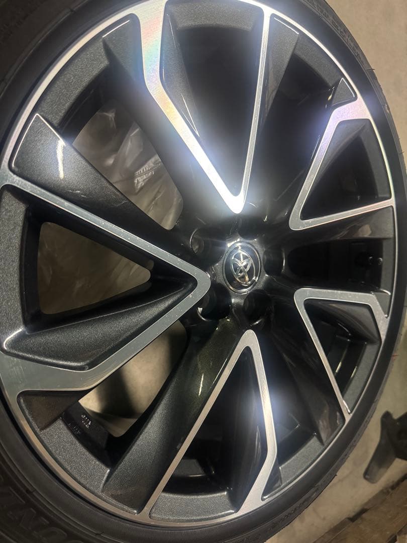 \"ほぼ新品\"カローラスポーツ純正ホイールタイヤ4本