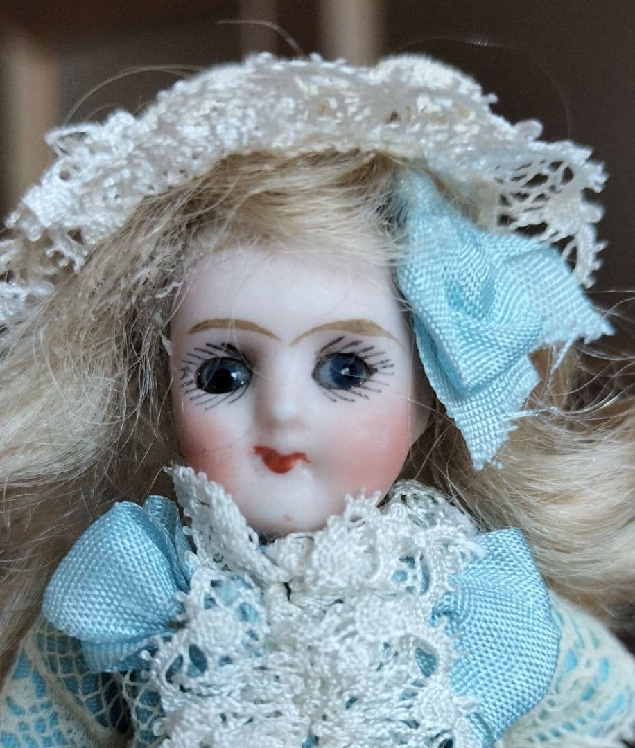 ②アンティーク　ミニョネット　ビスクドール