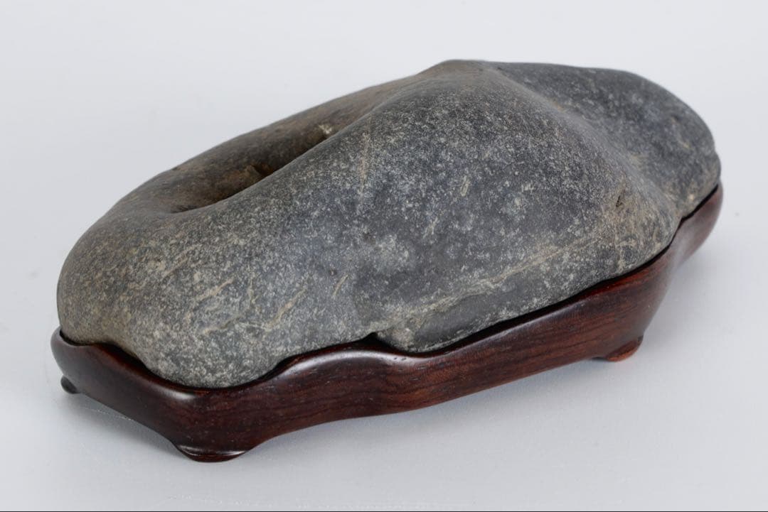 山景石 観賞石 在銘台座付 205g 水石 自然石 景石 盆景 盆石 飾石 小品