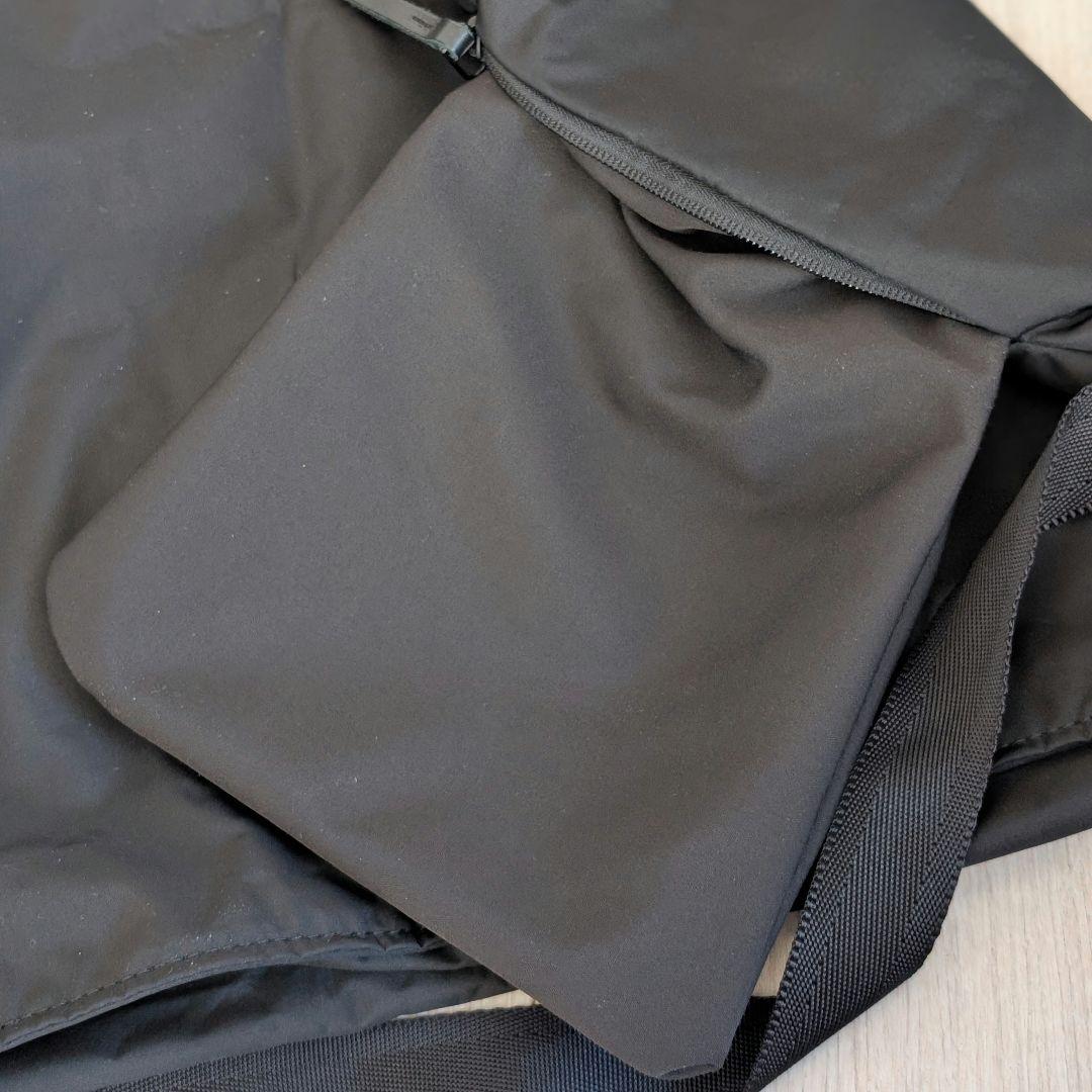 LIVERAL リヴェラル 完全防水 大型　 ショルダーバッグ ユニセックス