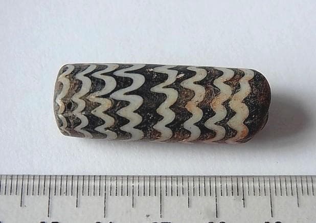 ★C0401★古代 (17) ガラスビーズ とんぼ玉 難あり イスラム 大粒管