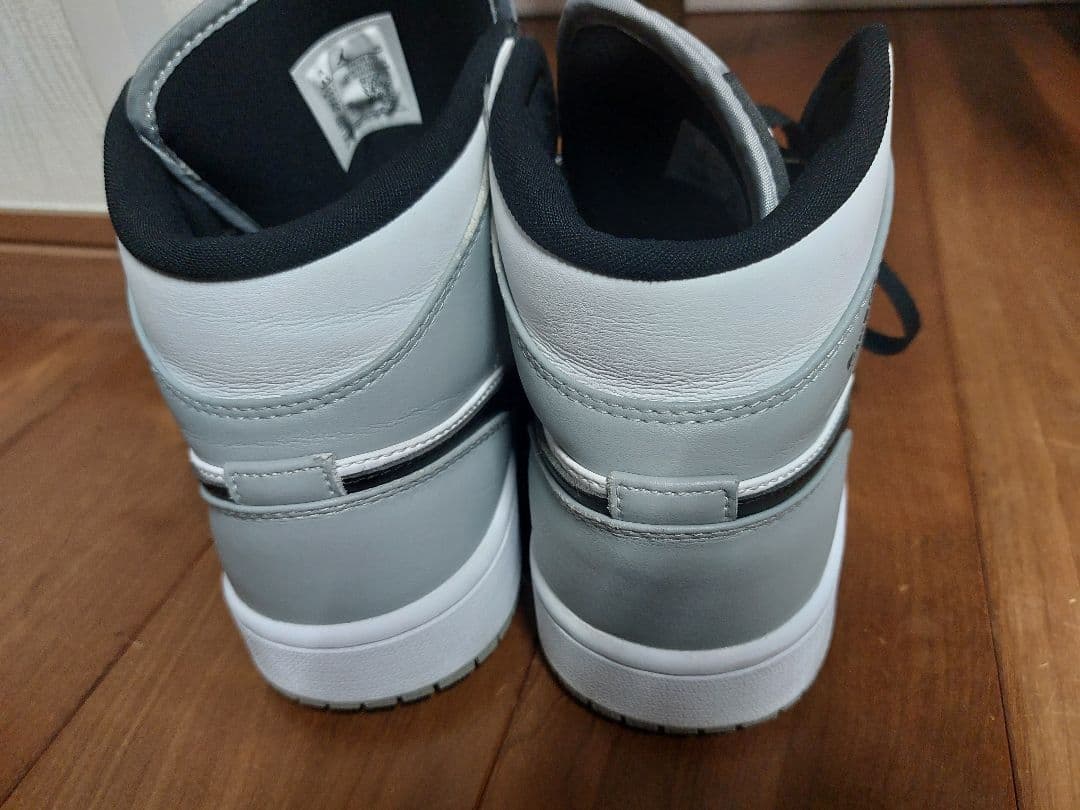 ナイキエアジョーダン１　ミッドライトスモークグレー