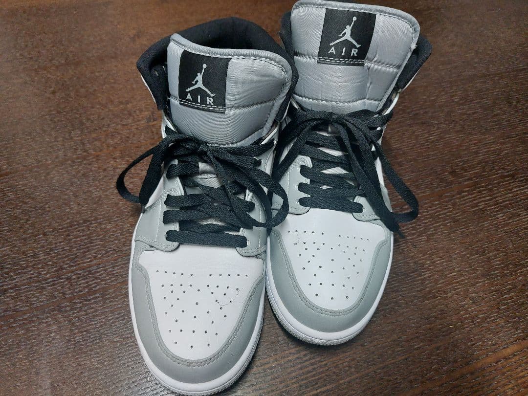 ナイキエアジョーダン１　ミッドライトスモークグレー