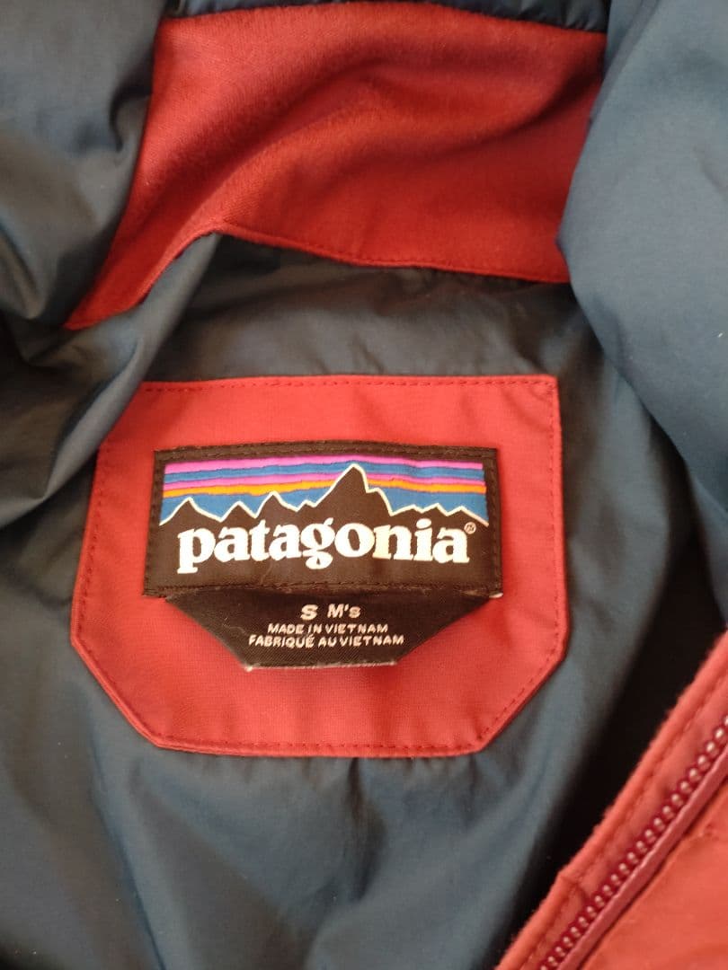 あいう様patagonia フード付きダウンジャケット S バーガンディ色