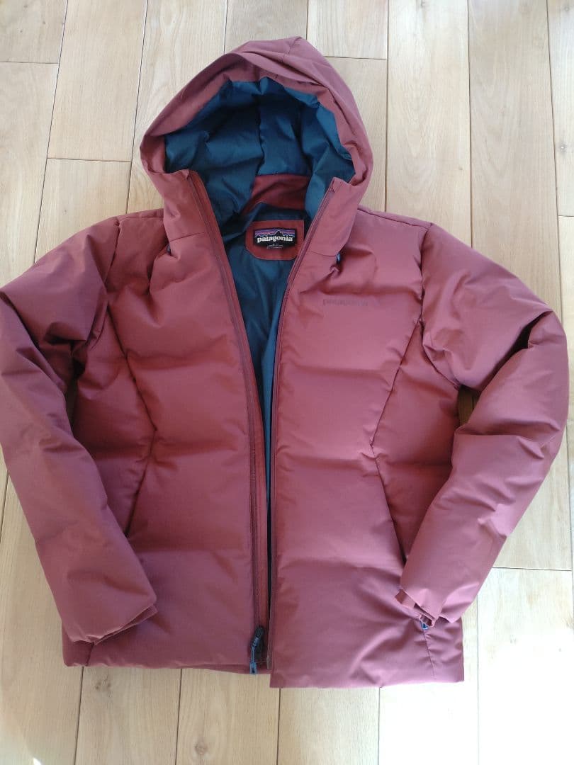 あいう様patagonia フード付きダウンジャケット S バーガンディ色