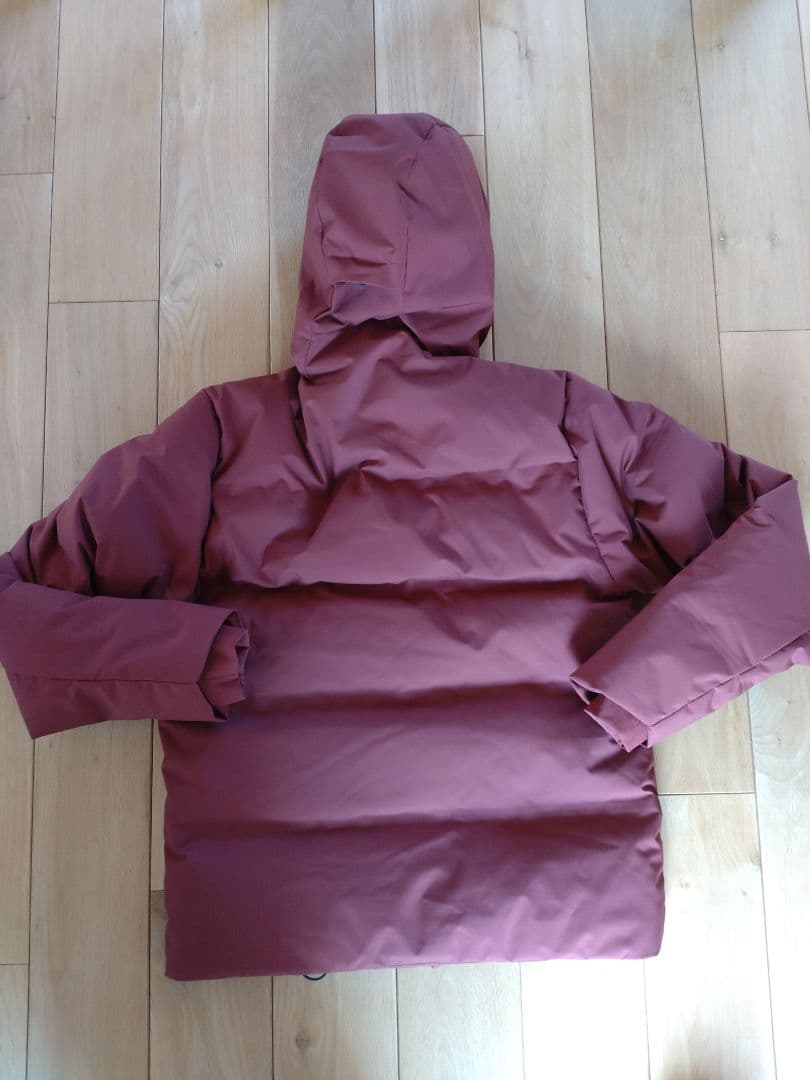 あいう様patagonia フード付きダウンジャケット S バーガンディ色