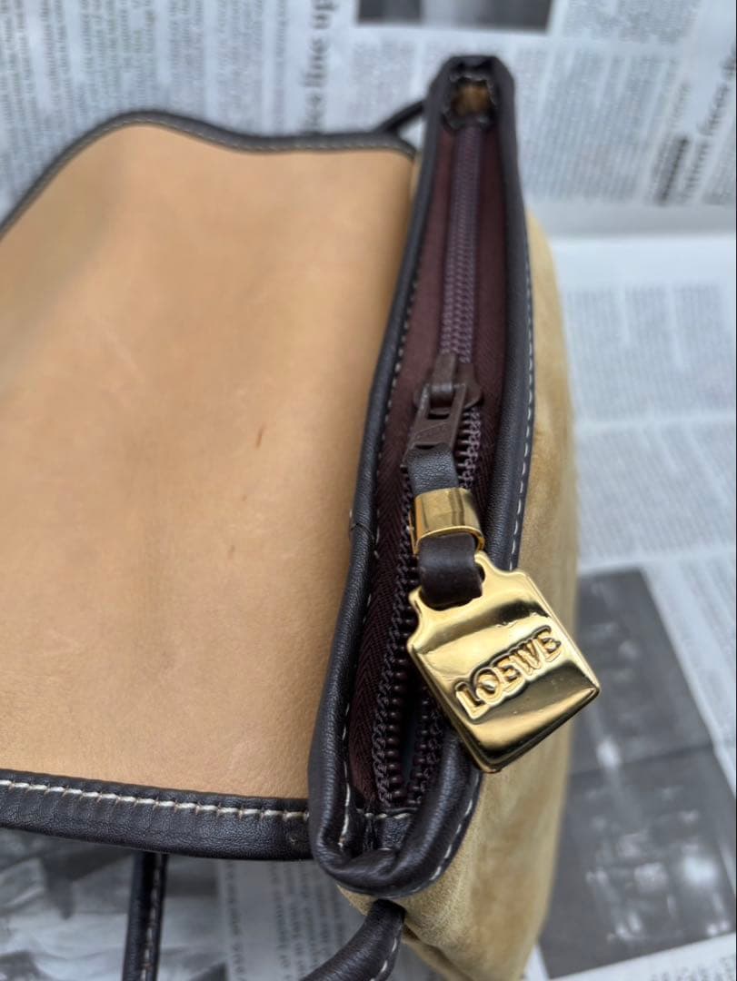 LOEWE ロエベ　アナグラム　スエード ショルダーバッグ 、サコッシュ