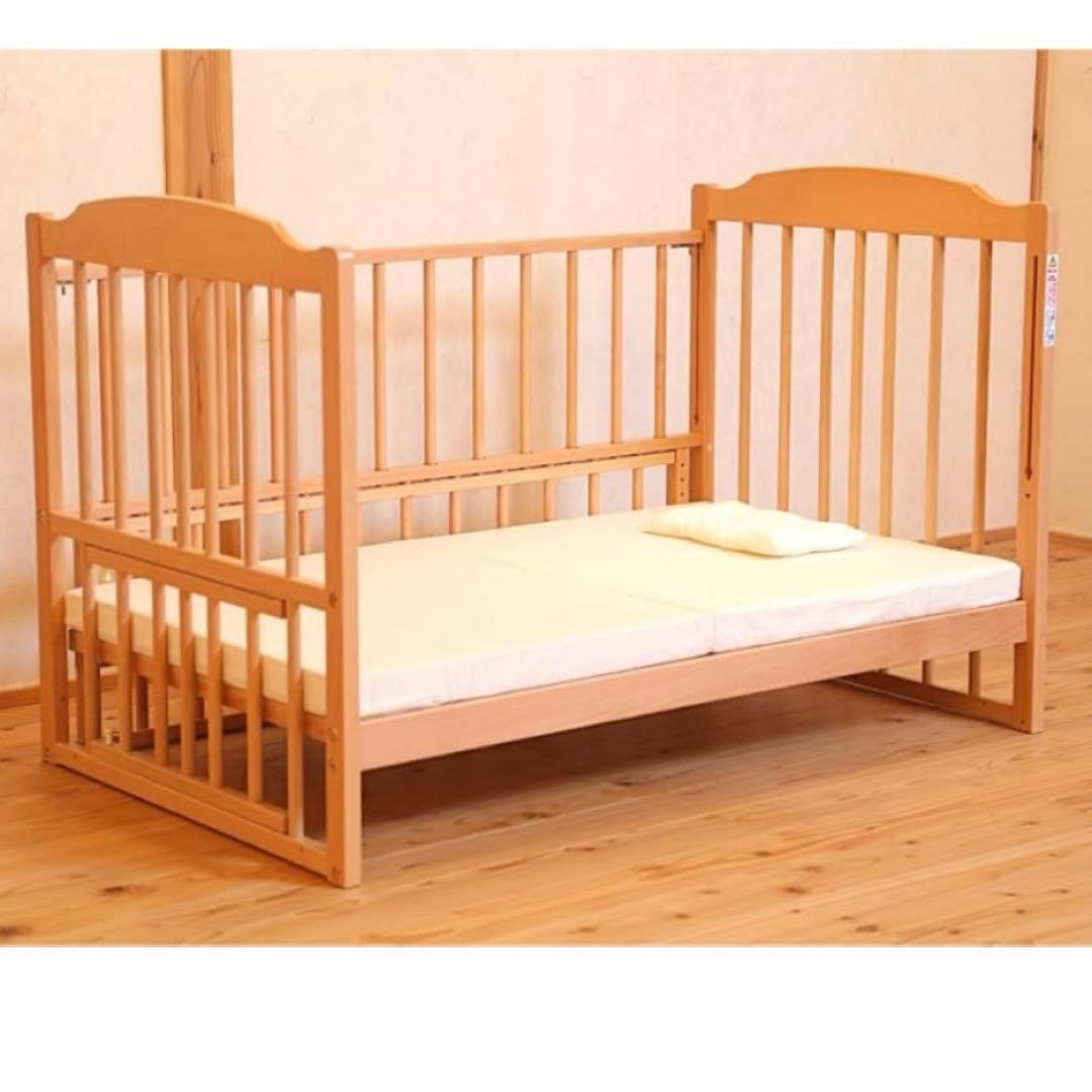 木製ベビーベッド　キャスター付き　添い寝可能　国産ひのき　キッズベッド
