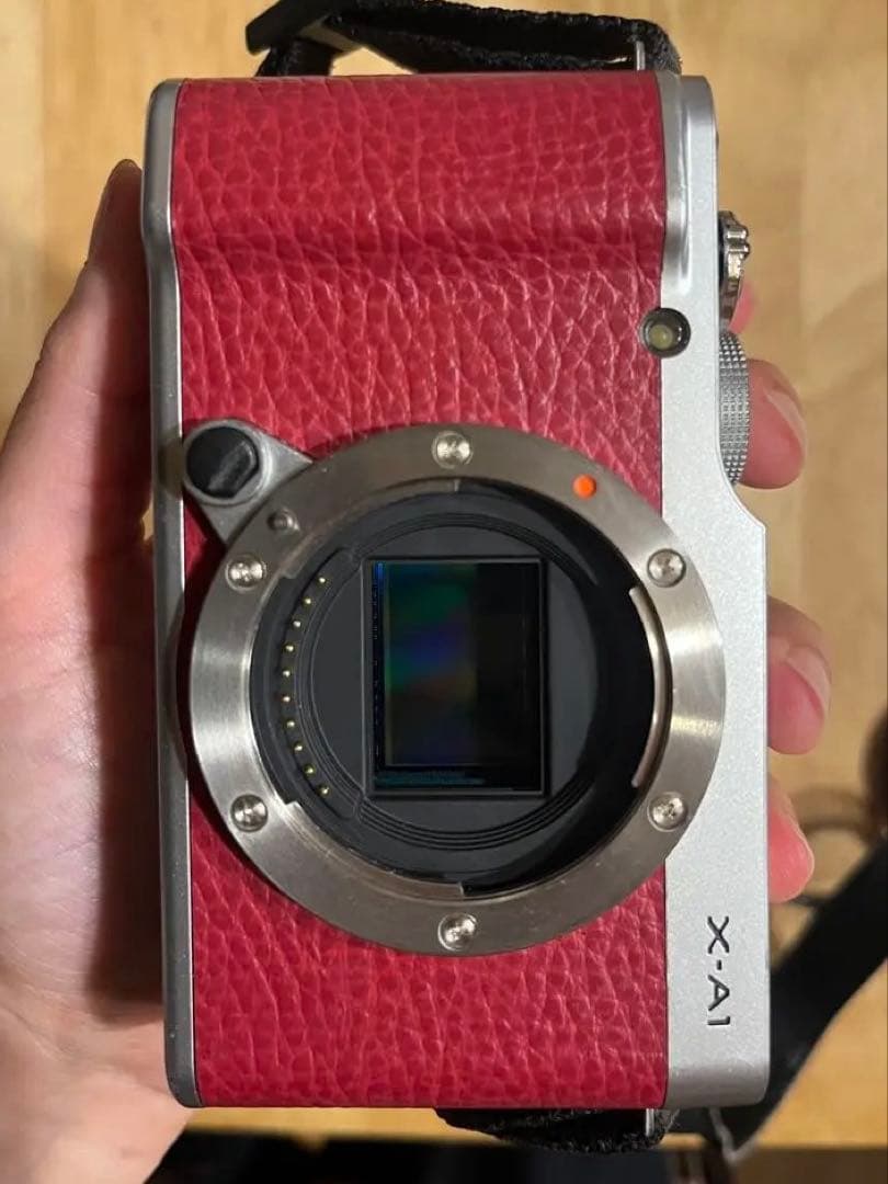 Fujifilm XA1 ミラーレスカメラ レッド