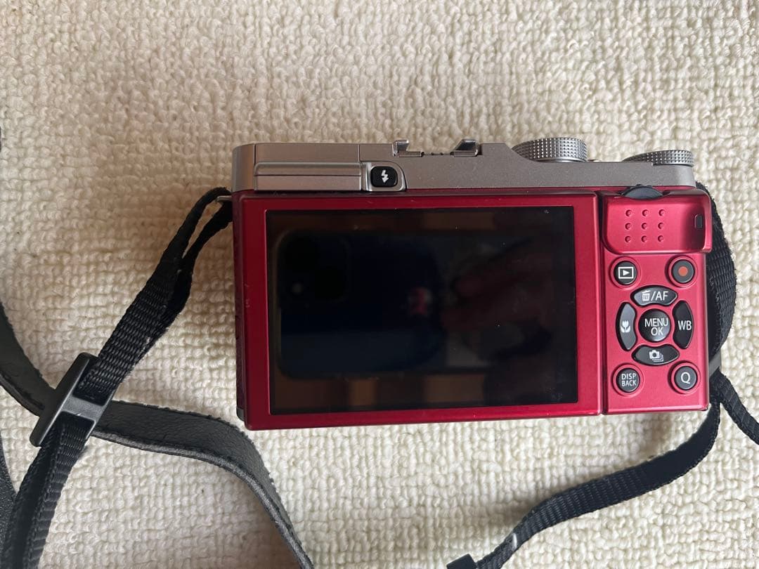 Fujifilm XA1 ミラーレスカメラ レッド