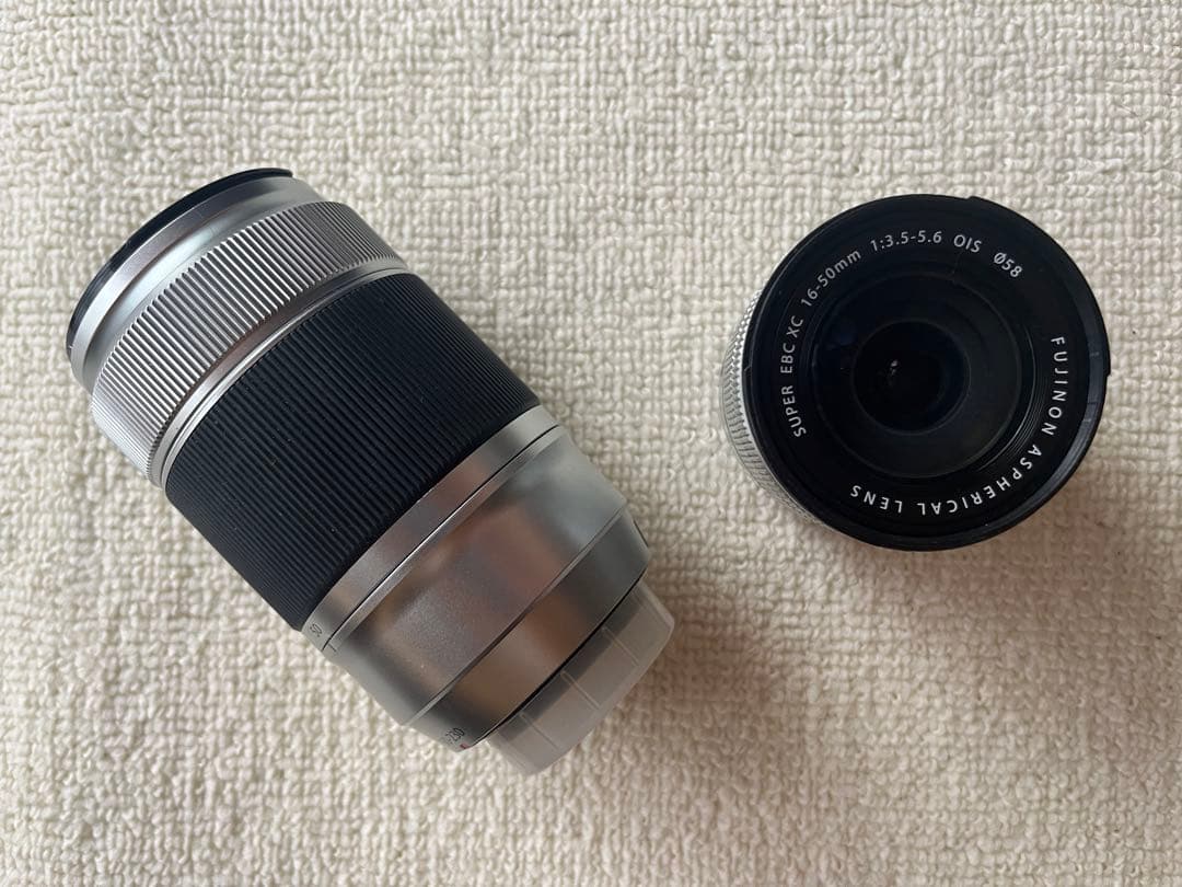 Fujifilm XA1 ミラーレスカメラ レッド