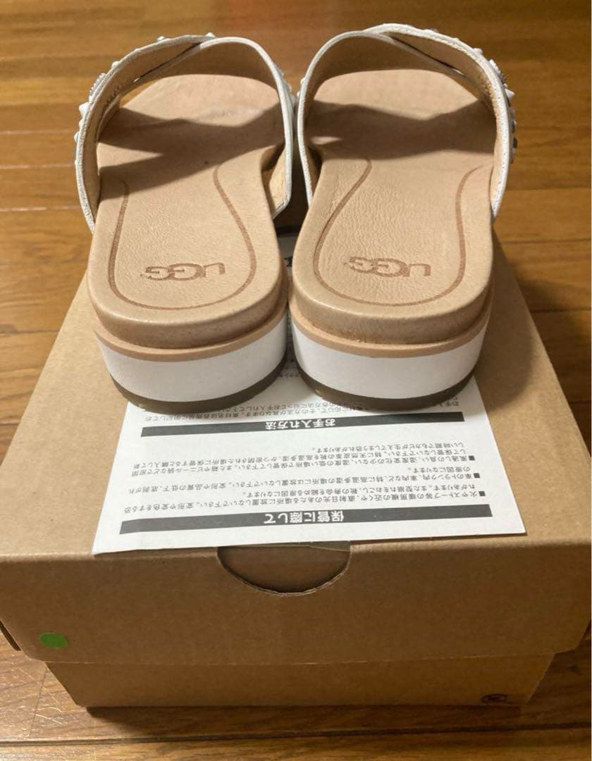 UGG スタッズ付きサンダル 5 (22cm) 新品未使用
