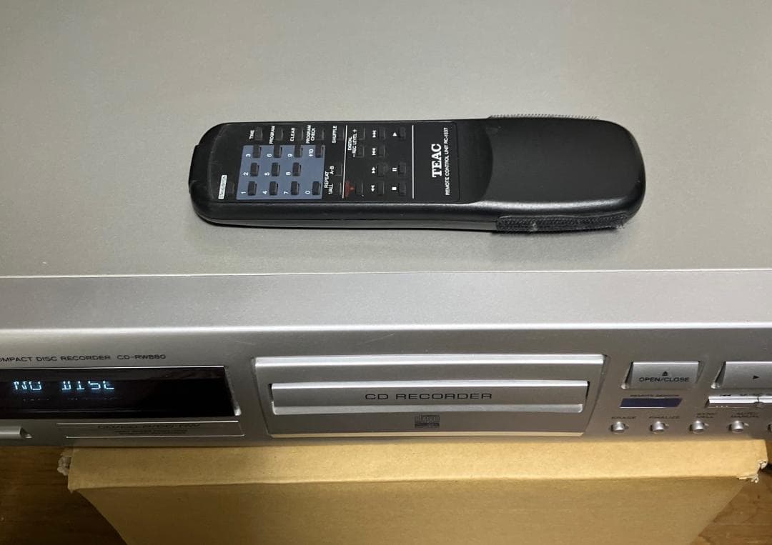 【動作品・美品】CDレコーダー　TEAC　CD-RW880
