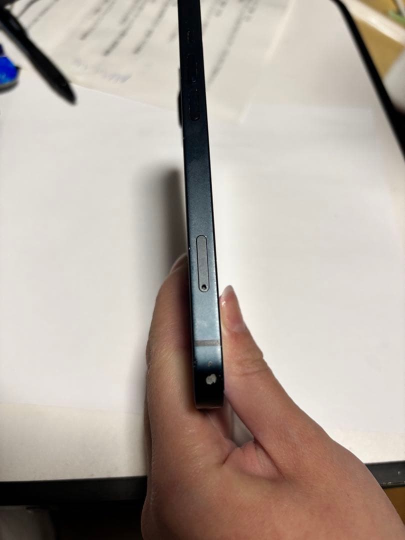 Apple iPhone 13 128GB画面ひび割れあり