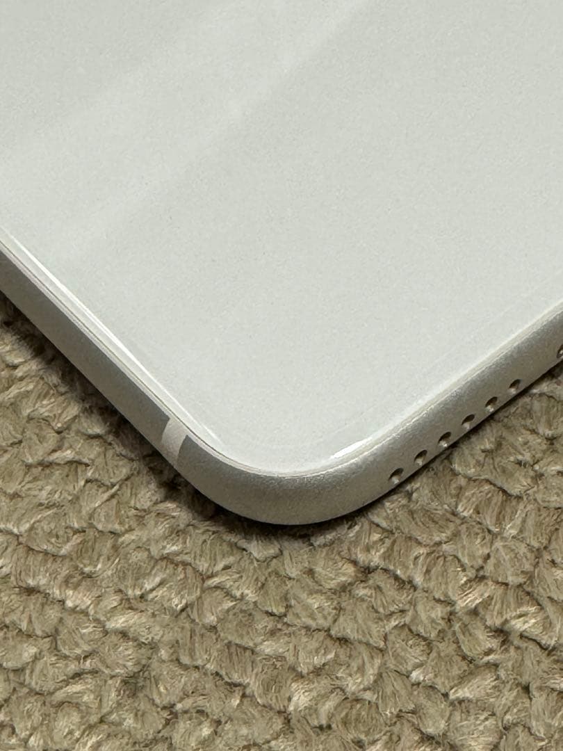 iPhone SE(第2世代) SIMフリー　64GB 白