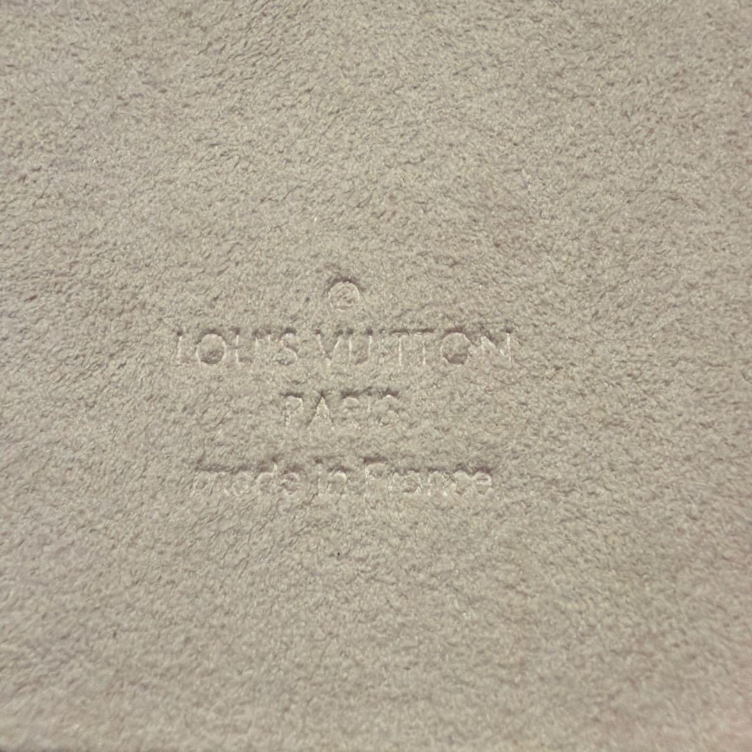 美品 Louis Vuitton iPhone 13 Pro ケース