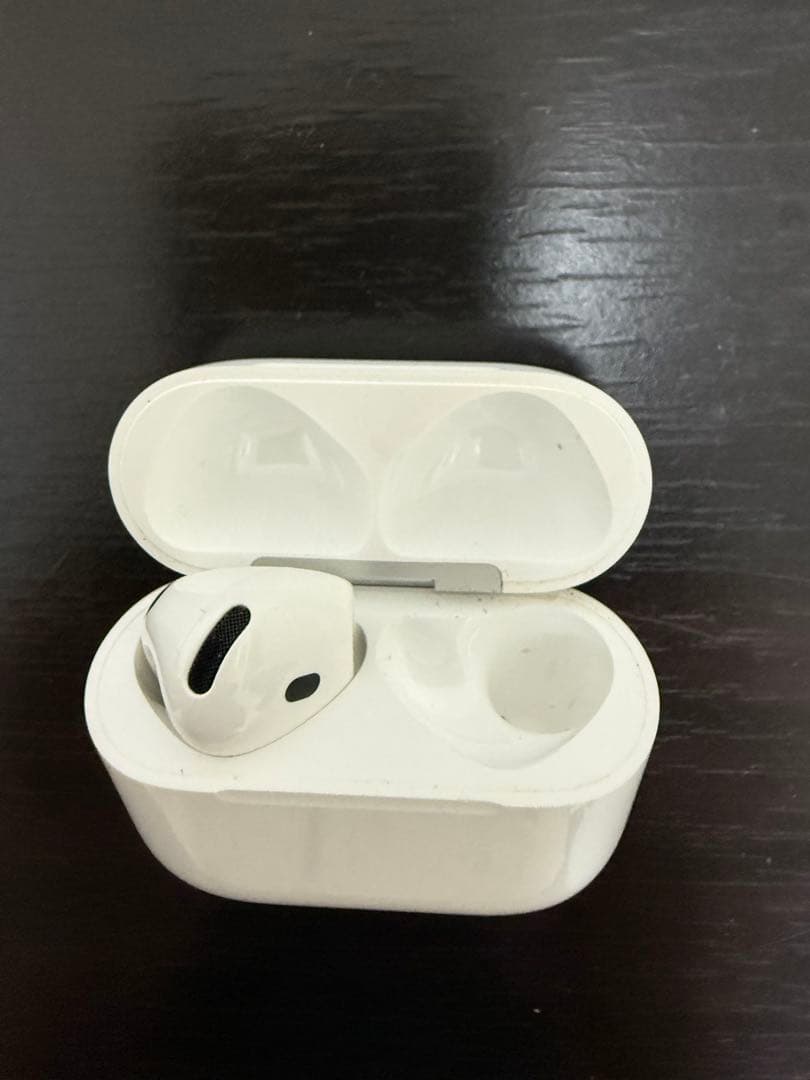 AirPods本体 ホワイト 充電ケース付き 左だけ右はありません