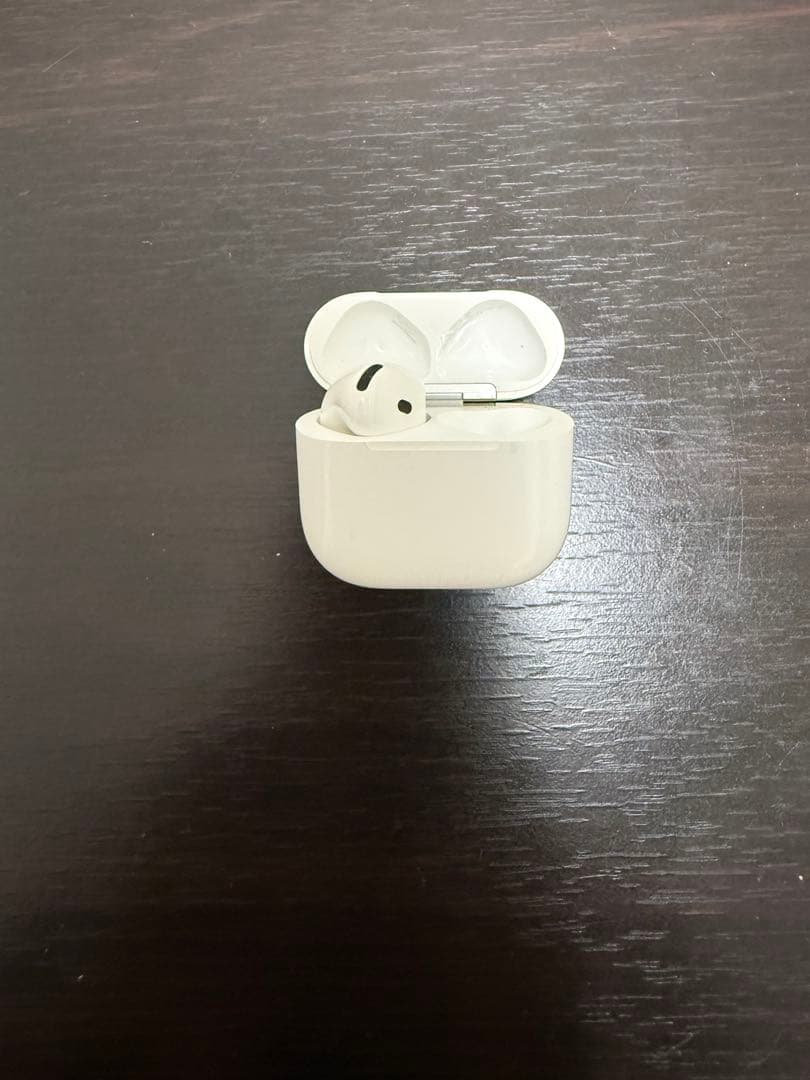 AirPods本体 ホワイト 充電ケース付き 左だけ右はありません