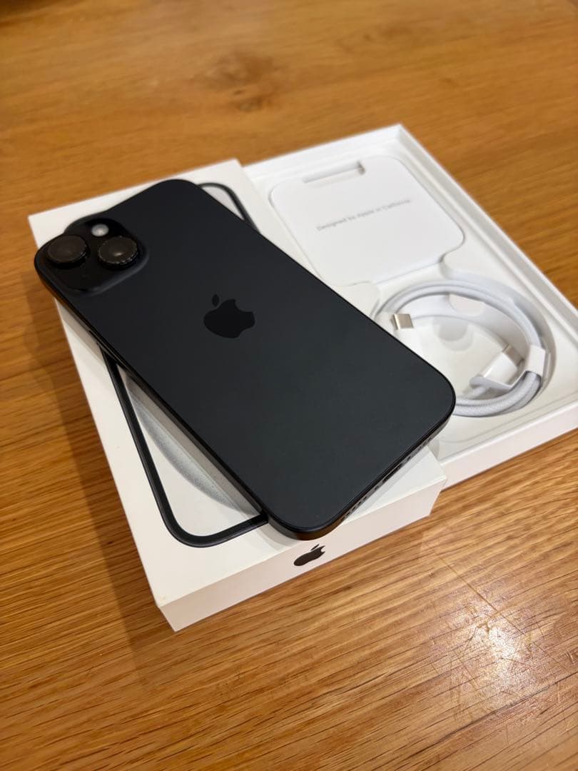 【美品】Apple iPhone 15 ブラック128GB SIMフリー