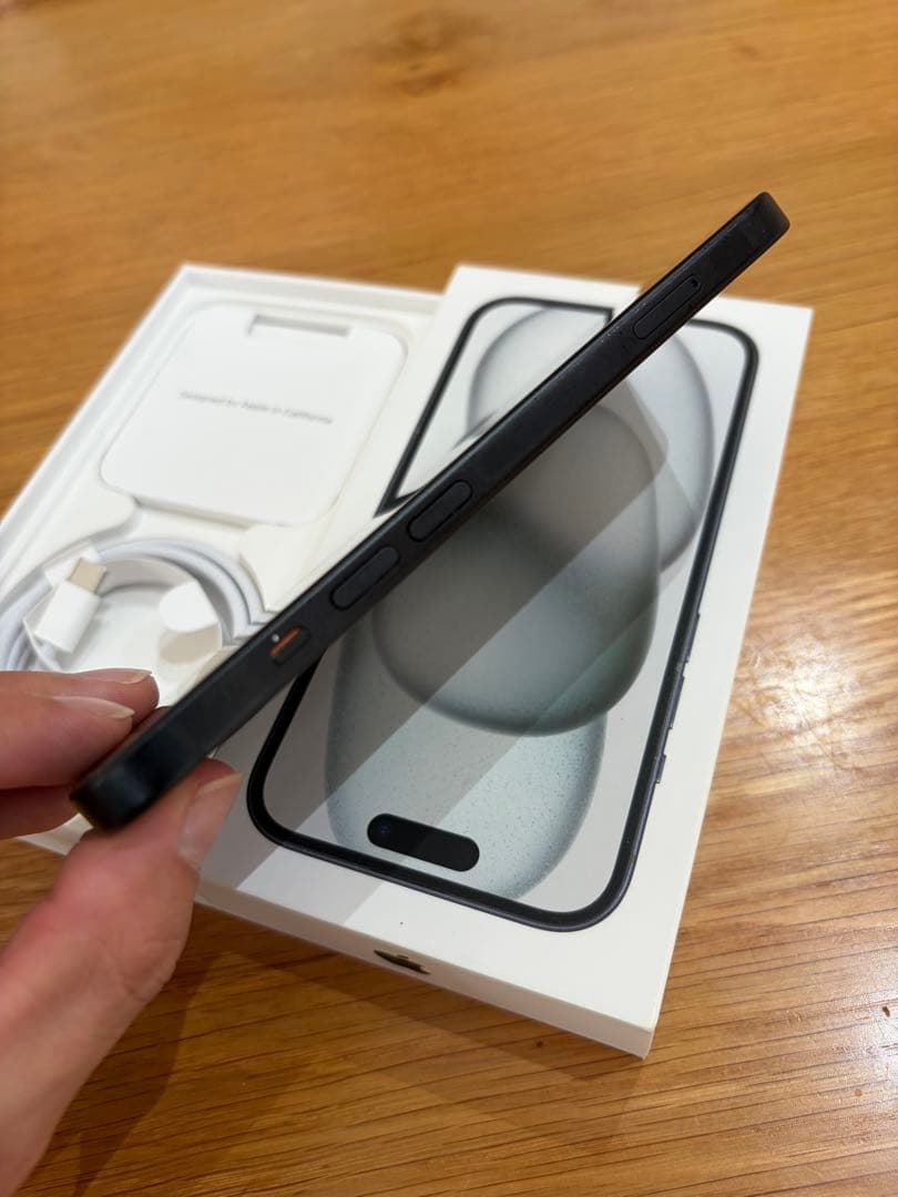 【美品】Apple iPhone 15 ブラック128GB SIMフリー