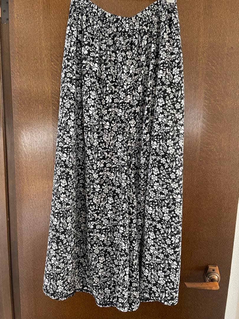 OUR ゆったりフレアワイドパンツ 小花柄