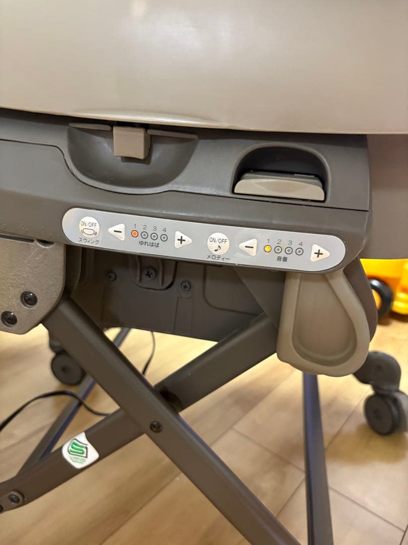 コンビ 美品 電動 ハイローチェア ネムリラ AUTO SWING 防水カバー付