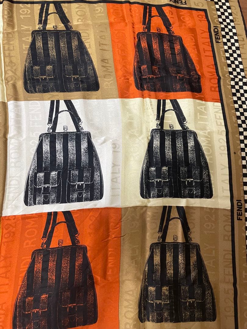【合馬公式アカウント1】　FENDI バッグデザイン スカーフ
