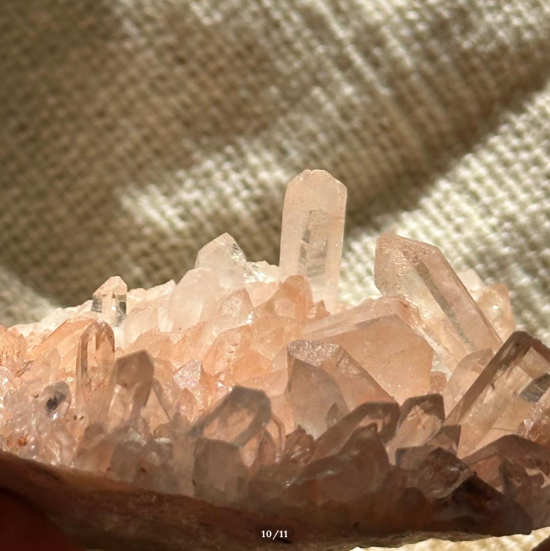 手のひらサイズ【インド・マニカラン産】 ピンクヒマラヤン ミニ クラスター