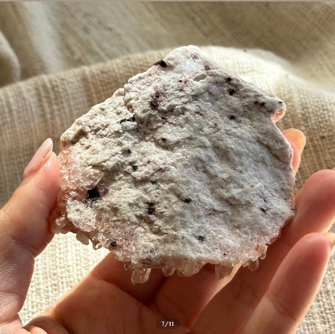 手のひらサイズ【インド・マニカラン産】 ピンクヒマラヤン ミニ クラスター