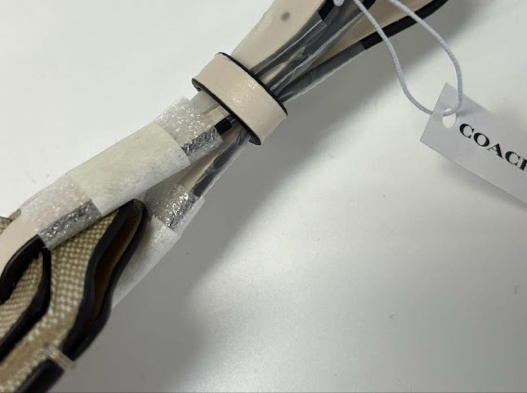 ☆正規品☆コーチ ネームタグ シグネチャー ラゲッジタグ ライトカーキ×チョーク