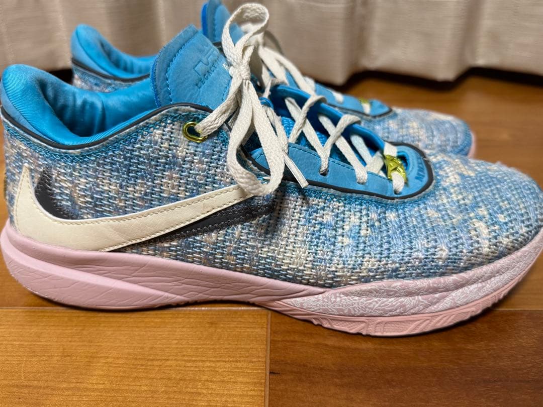 NIKE レブロン20