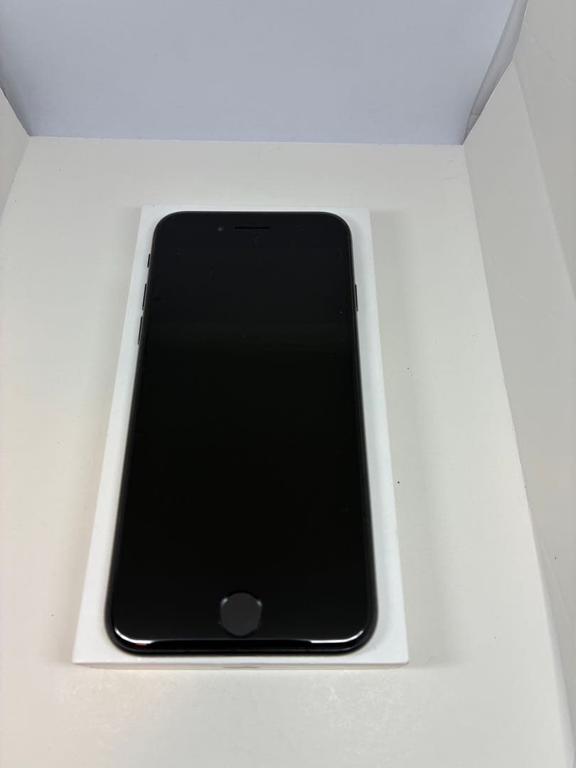 【超美品】iPhone SE3 64G ブラック　SIMフリー　新品バッテリー