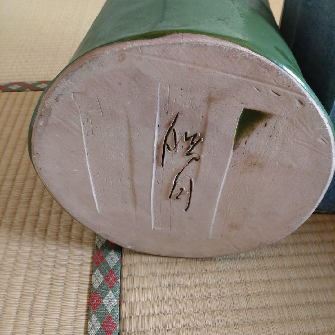 緑色の陶器製花器