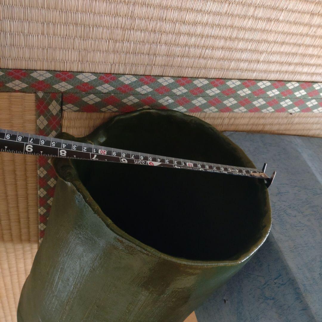 緑色の陶器製花器