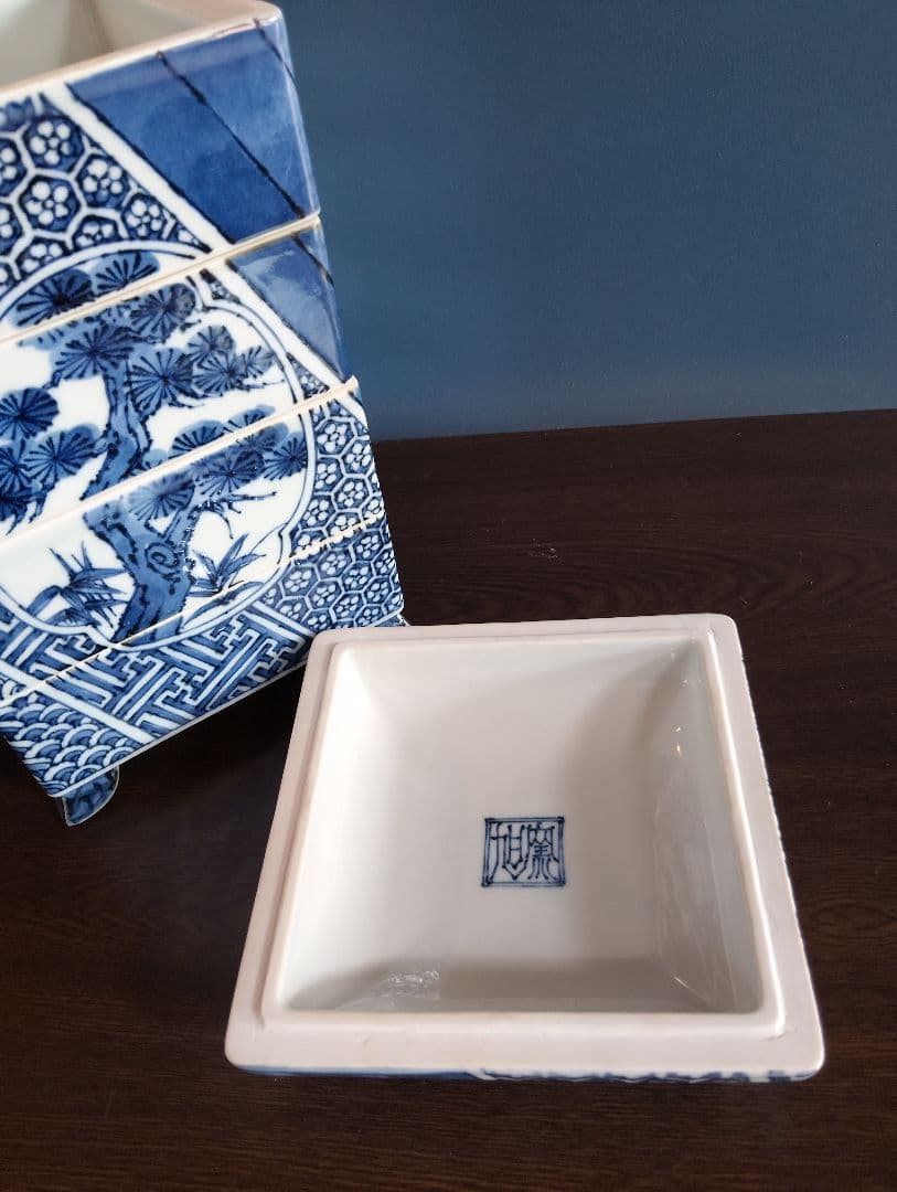 瀬戸焼 古染付写し 松竹梅 陶製四段重箱 木箱付（未使用品）