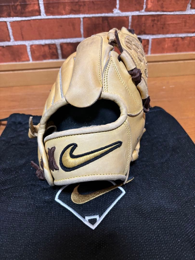 NIKE ナイキ グローブ 硬式 投手 ピッチャー 廃盤品 希少品