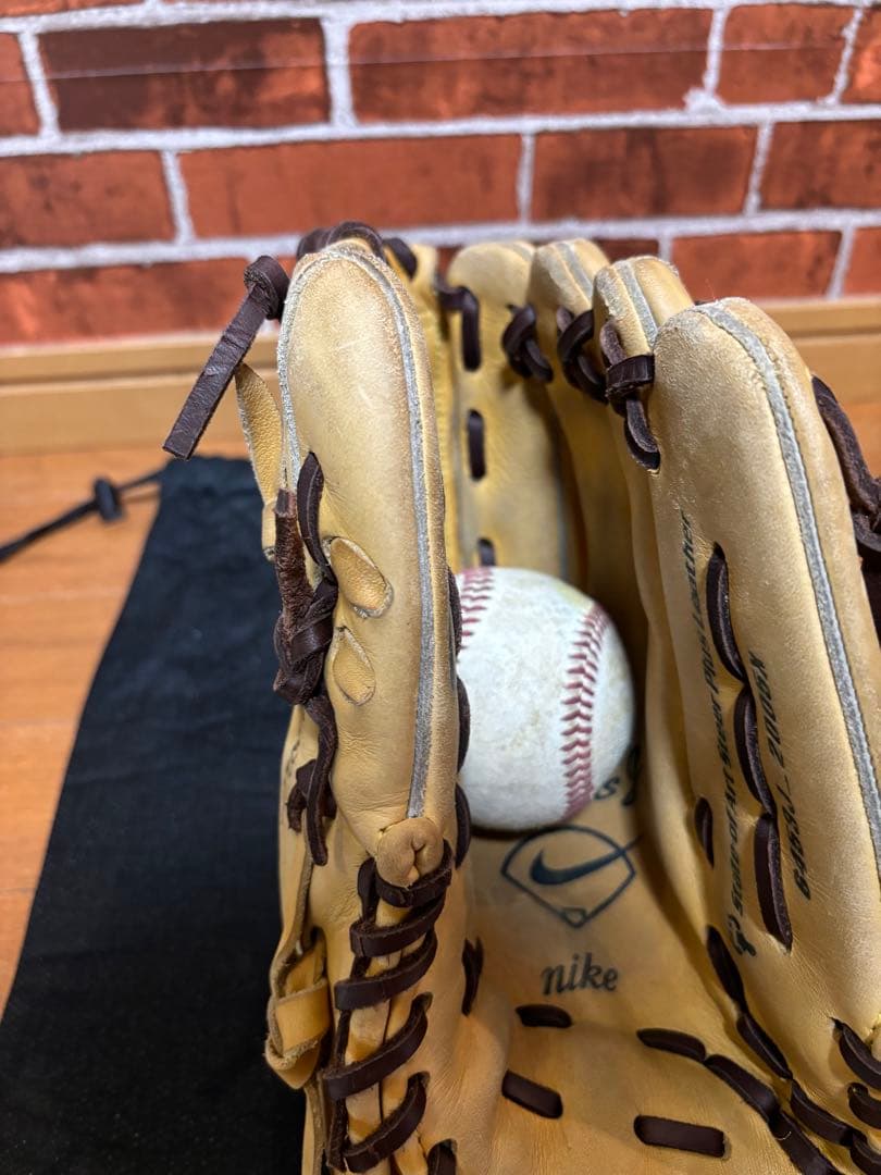 NIKE ナイキ グローブ 硬式 投手 ピッチャー 廃盤品 希少品