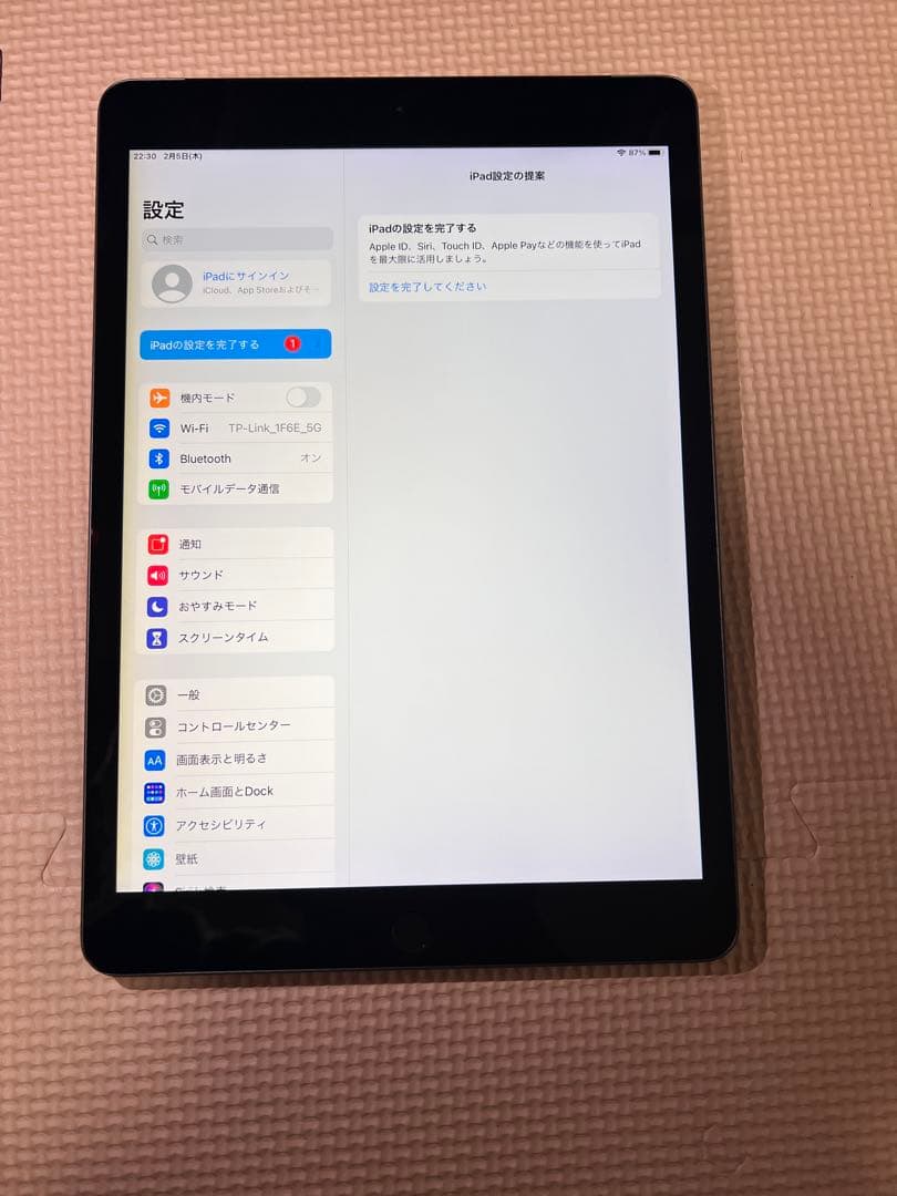 美品 AU Apple iPad 第7世代 32GB スペースグレー