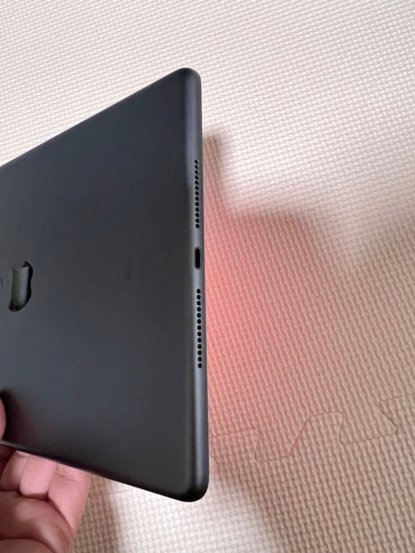 美品 AU Apple iPad 第7世代 32GB スペースグレー