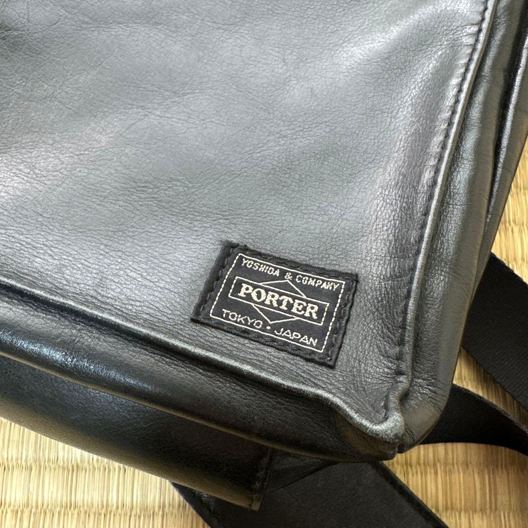 PORTER AMAZE（アメイズ）シリーズのブラックレザーショルダーバッグ