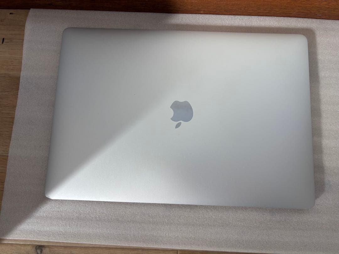 バッテリー新品同様 i7 1TB MacBook Pro 15インチ　A1707