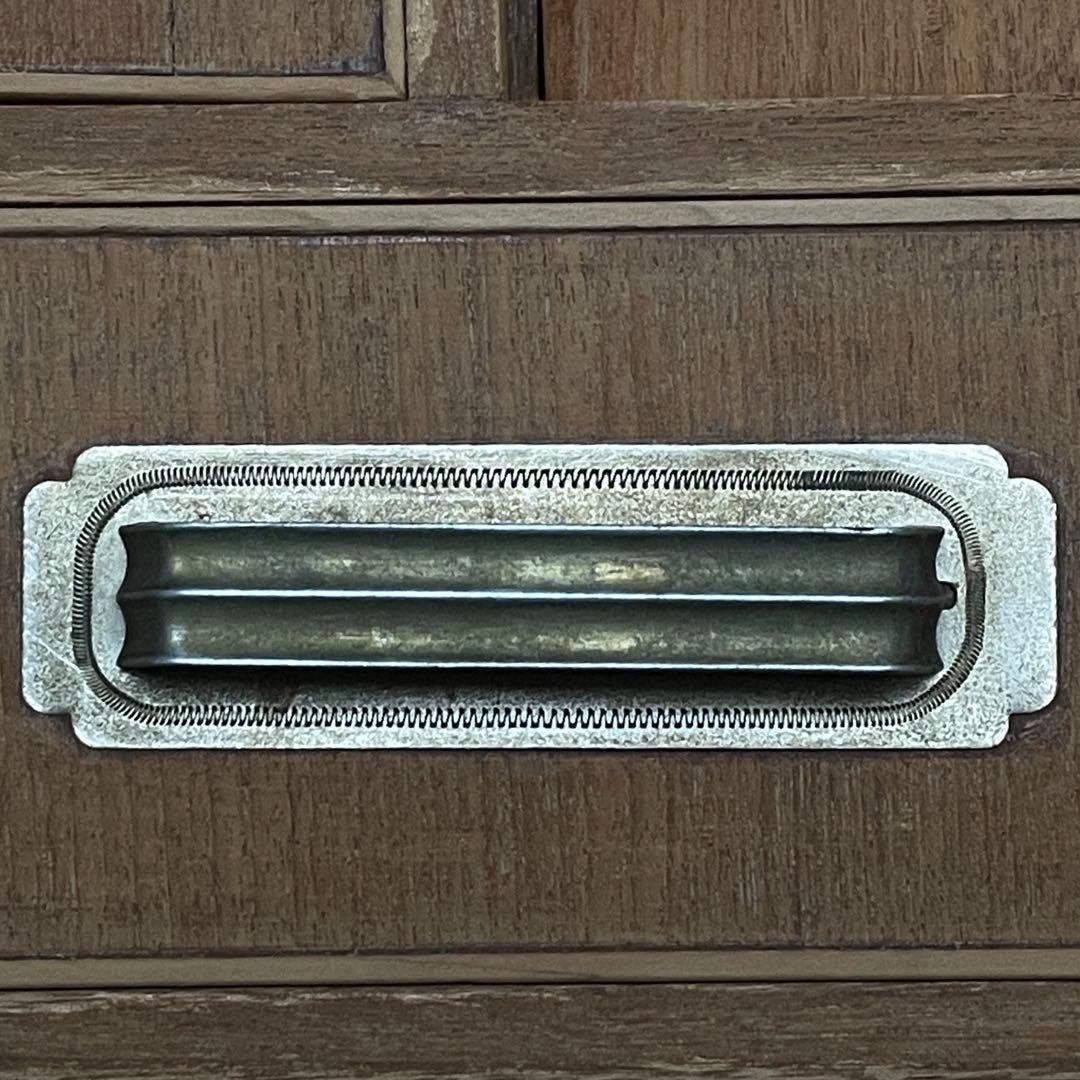 アーチガラスのアンティークキャビネット