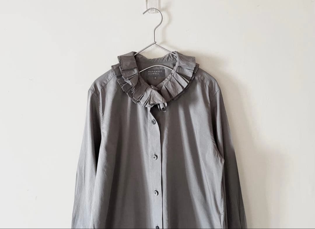 極美品 2024 マーガレットハウエル ラッフルカラーブラウス 4万 現行品