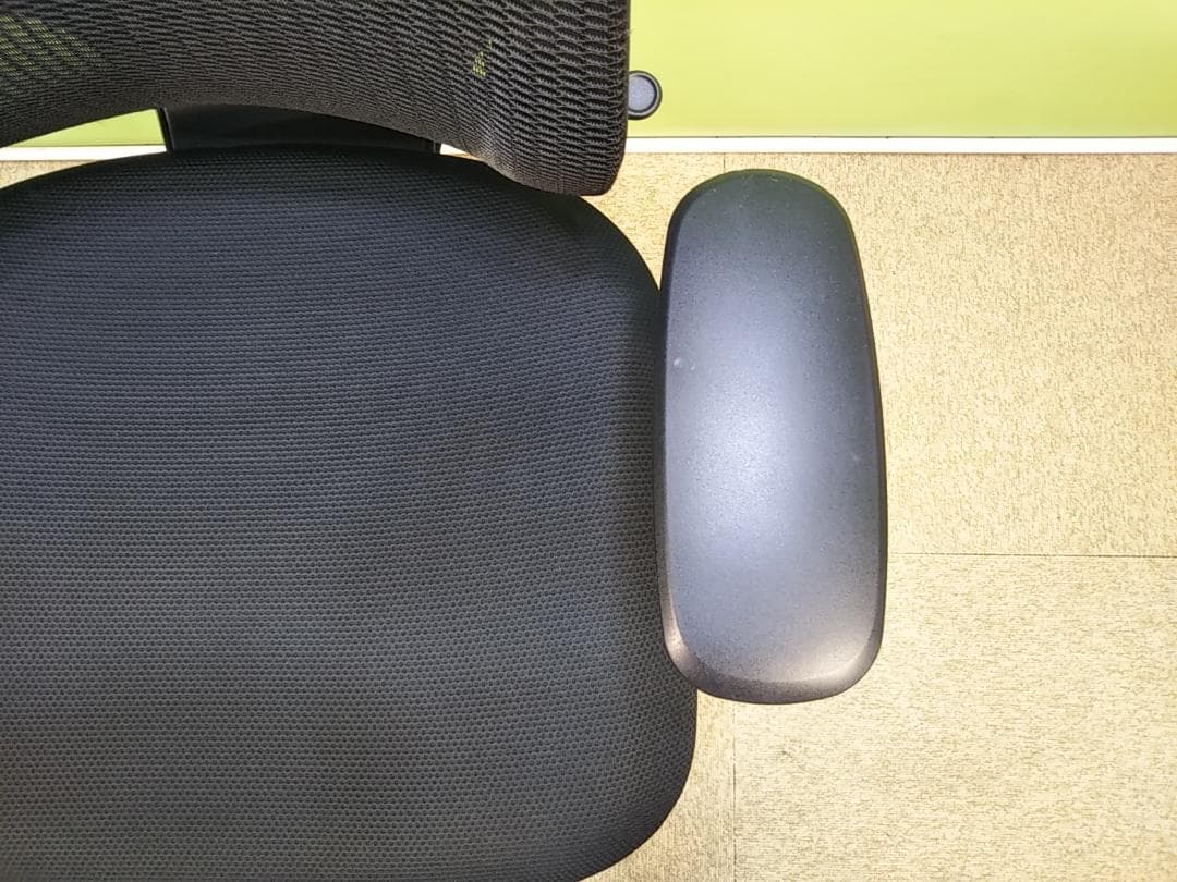 aw　オカムラ　シルフィーチェア　ローバック　固定肘　前傾機能　メッシュ　中古品