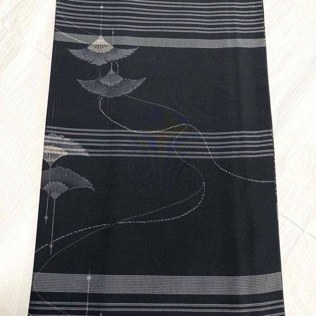 【未使用美品✨】東レシルック　洗える着物　小紋　織物調　黒色　横段　飛鶴文　D9