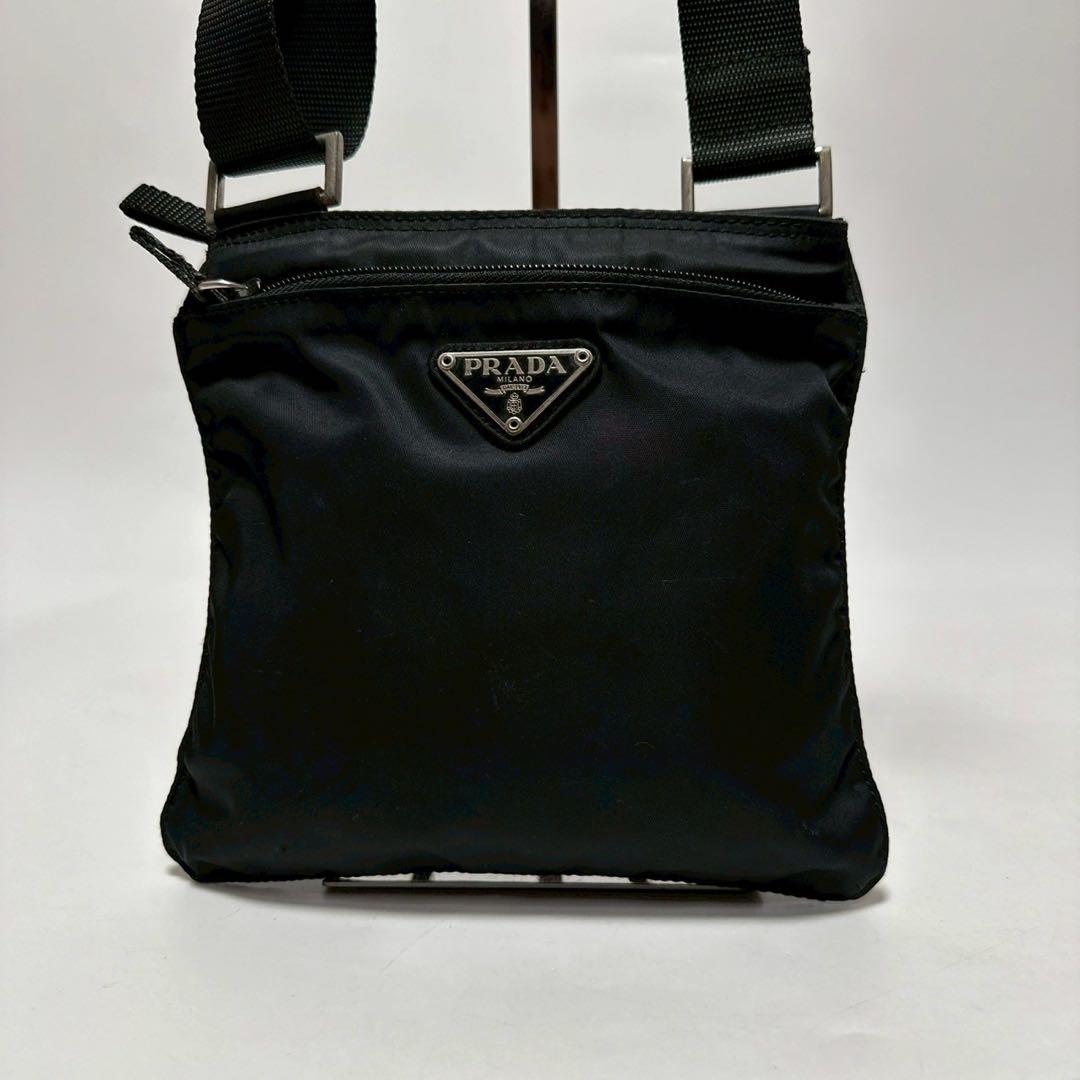 t04【極美品】プラダ　三角ロゴ　ナイロンブラック　ショルダーバッグサコッシュ.