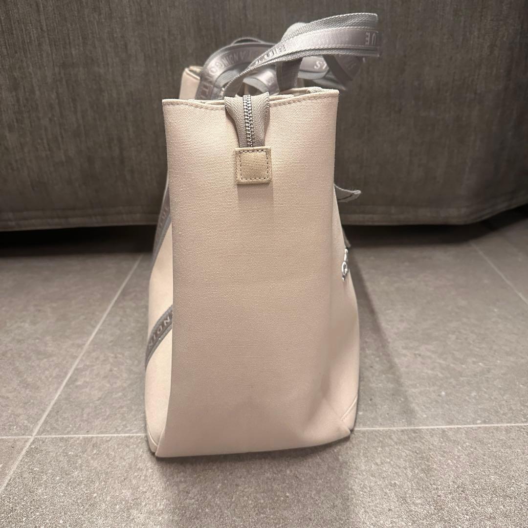 Standing on the blue Ultimate トートバッグ