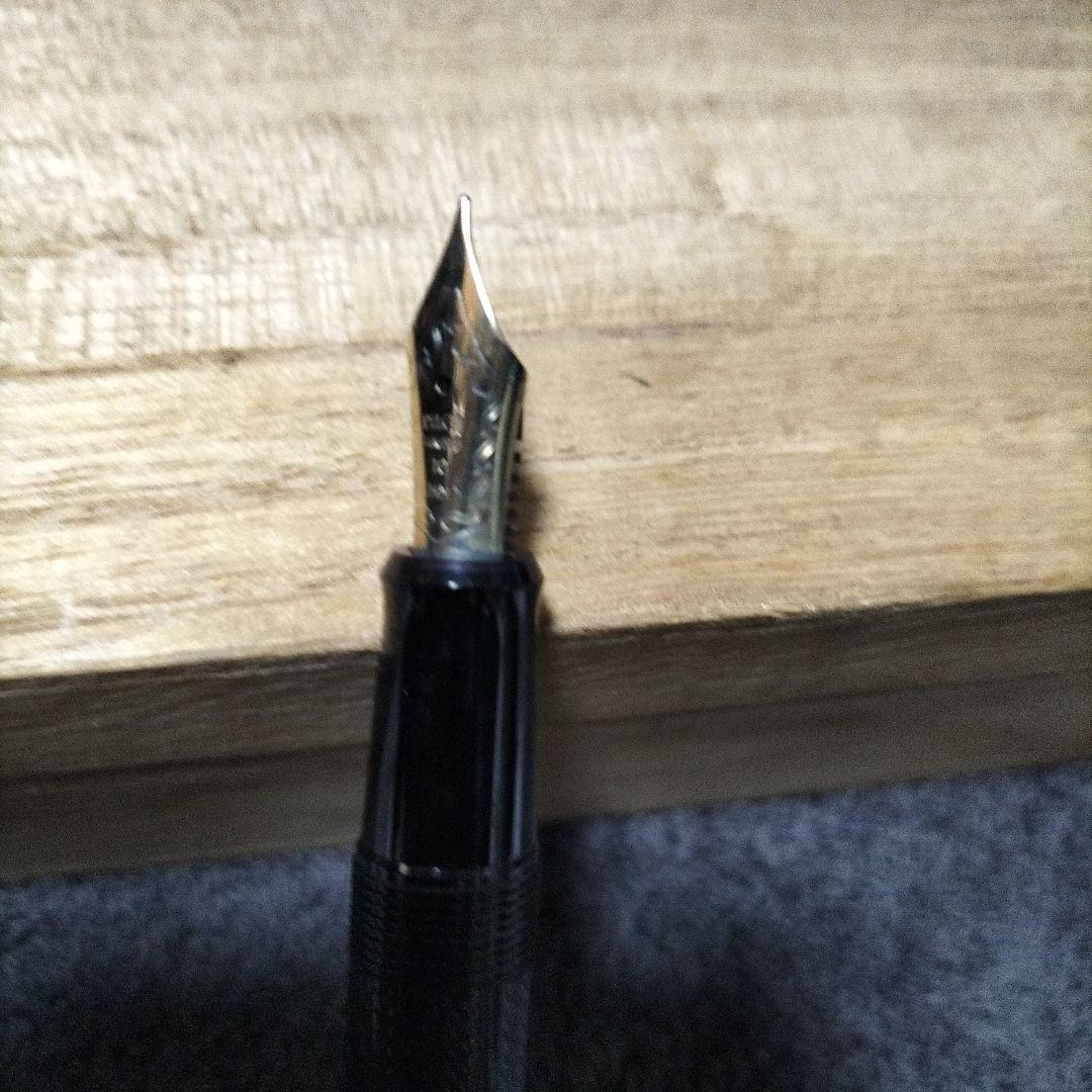 14K PILOT 万年筆 黒と金のアクセント