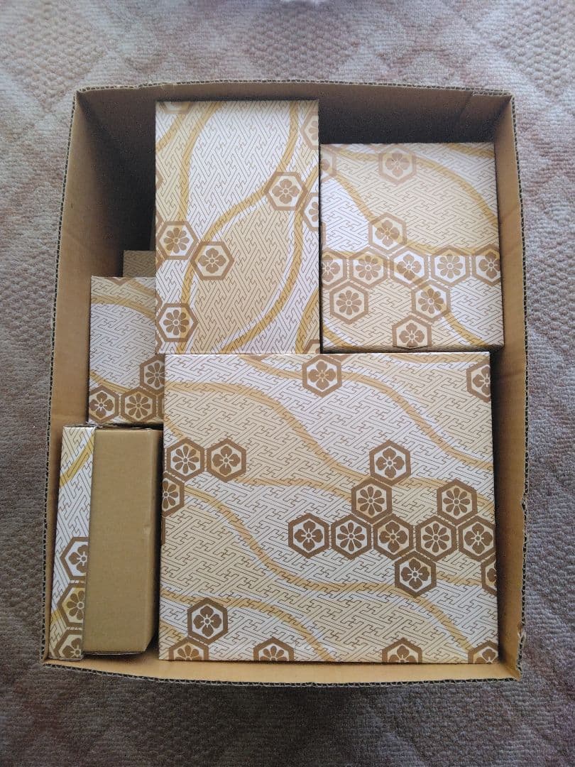 新品未使用　特撰　御雛道具　4号　箔押唐草　セット