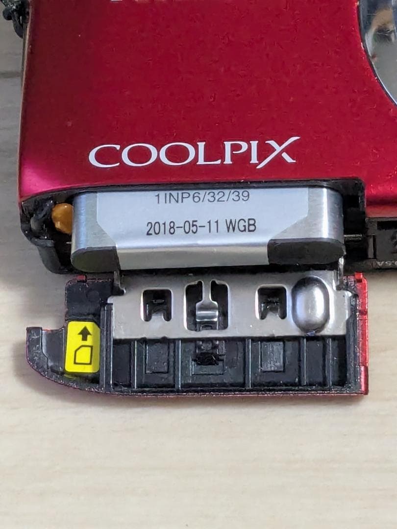 【極美品】NIKON COOLPIX A100 レッド